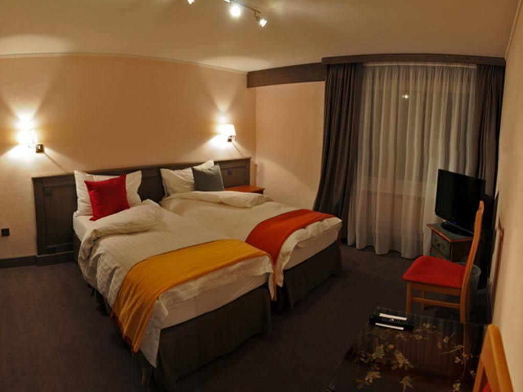 Hotel Central, Spa & Lounge Bar Кран-Монтана Экстерьер фото